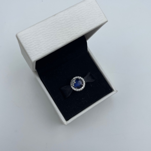 Pandora 925 Silver Blue Dazzling Snowflake Charm (Blue Crystal) HTF with box - Picture 1 of 8